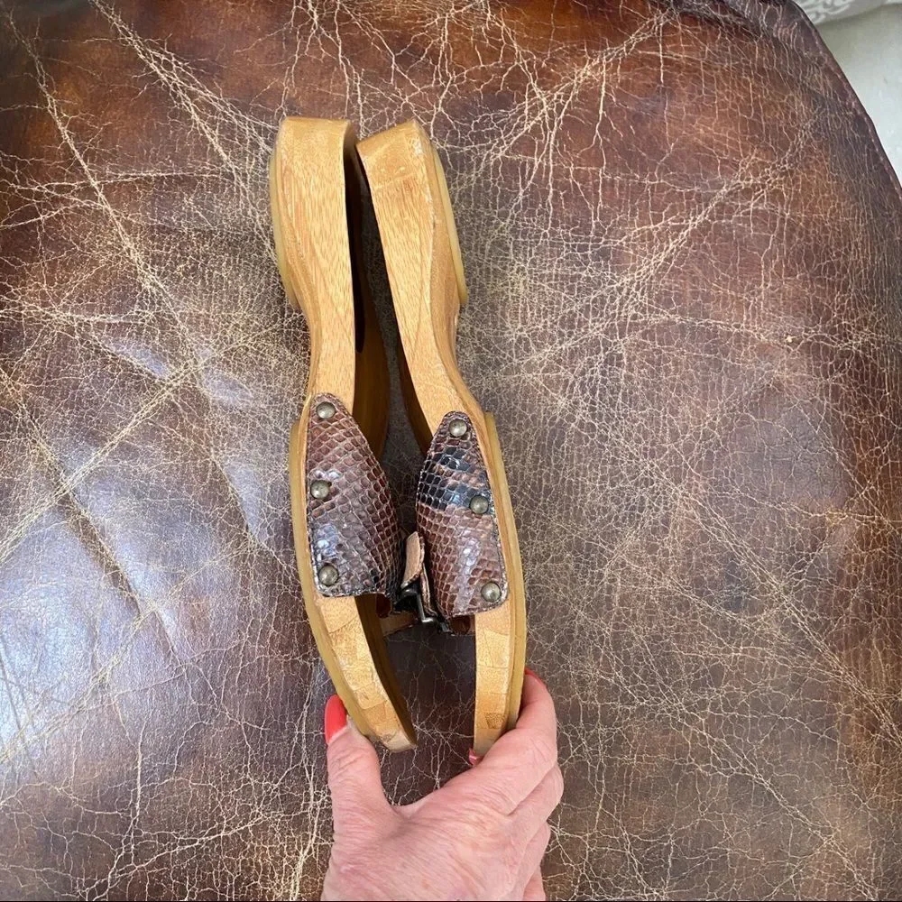 UNISA brown snakeskin & diamonds wood  sandals 10